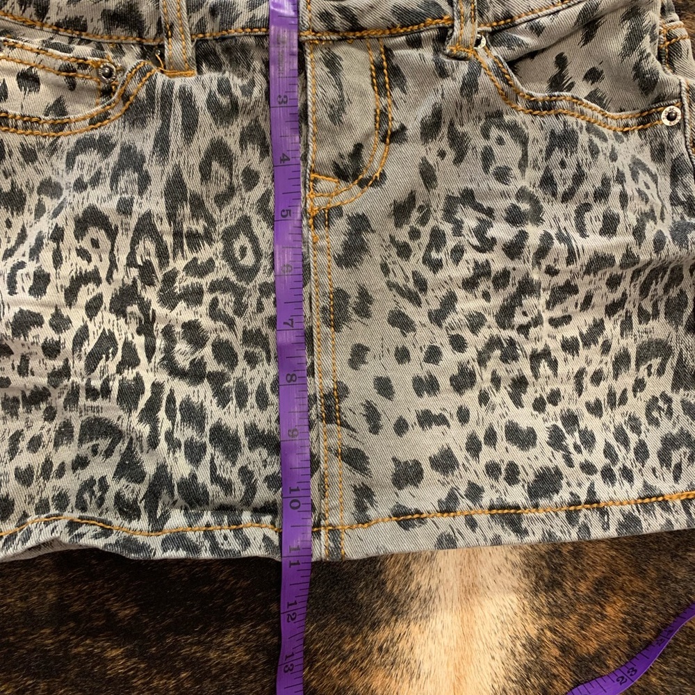 Rue 21 size 1/2 gray and cheetah print jean mini skirt - Picture 5 of 6
